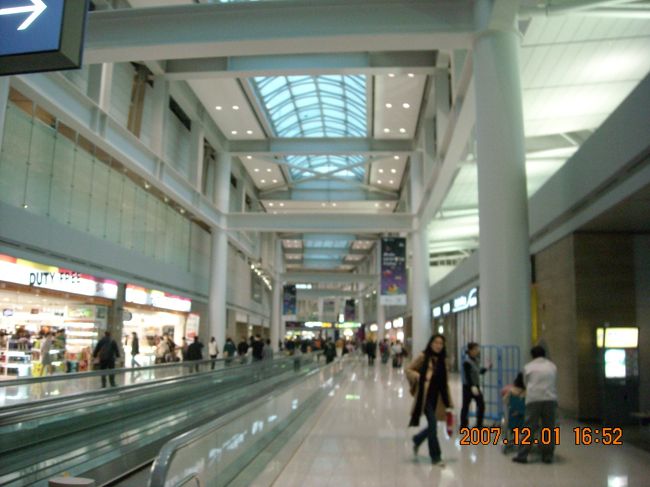 ハリー･ポッターの何番目か(中国系の女の子が出ている奴)を何となく観た後は鬱々としているうちに，また同じ赤ちゃんがうん○をしたらしく凄まじい臭気と共にソウル着。<br /><br />そんなに急に変わる訳もないが相変わらず広いインチョン。<br />