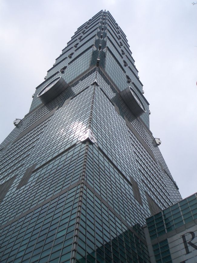 世界一のノッポビルだった台北101<br /><br />ドバイのビルに抜かれちゃったみたいですね…