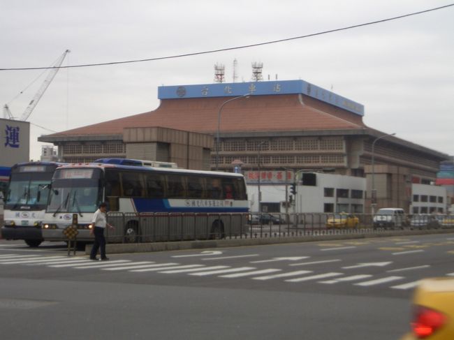 台北駅です。<br /><br />ここから試しに新幹線に乗ります!!