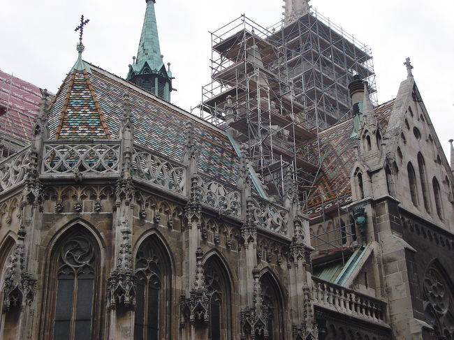 マーチャーシュ教会　屋根の色使いが楽しいです。