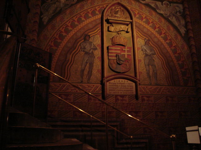 いつもの調子で教会に入っていきます。入場料が無いと思って入場してしまい、失礼しました。（すぐに入場券購入）、素晴らしさのあまり、ショックを受けます。美しい！！！