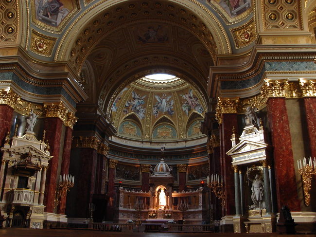 聖イシュトヴァーン大聖堂内部です。