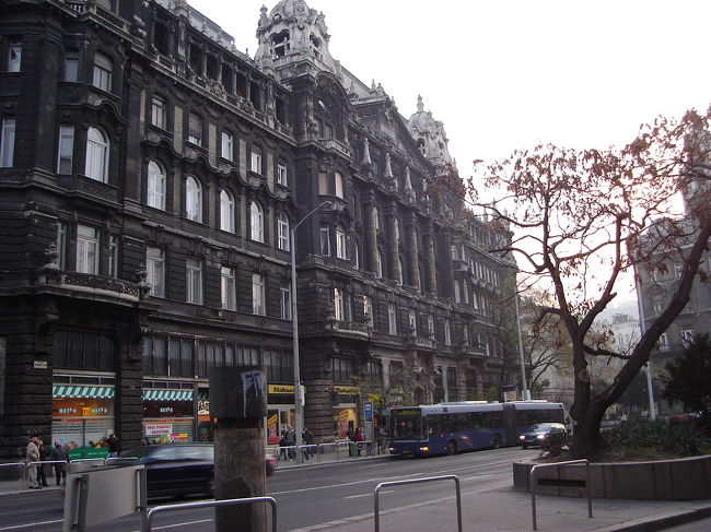 これもすごい建物ですね！