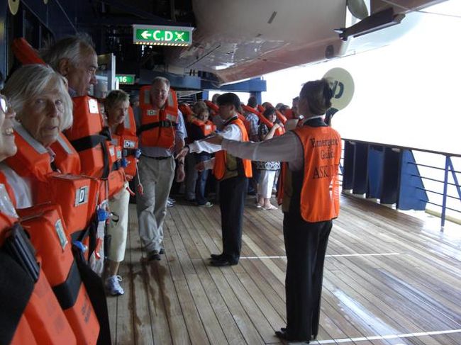 はいはい、まじめに並んでください。