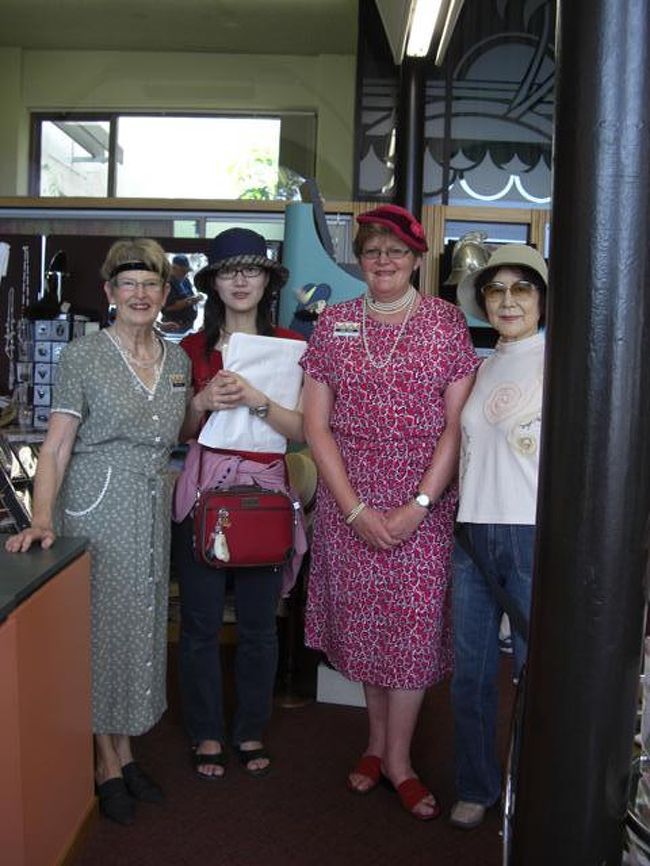 ネイピアはアールデコの美しい町。<br />アールデコショップのおしゃれなおばちゃん達。<br />