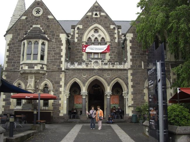 アートギャラリー<br />ここでは甘くておいしいお菓子を購入。<br />工芸品もいっぱい展示していた。