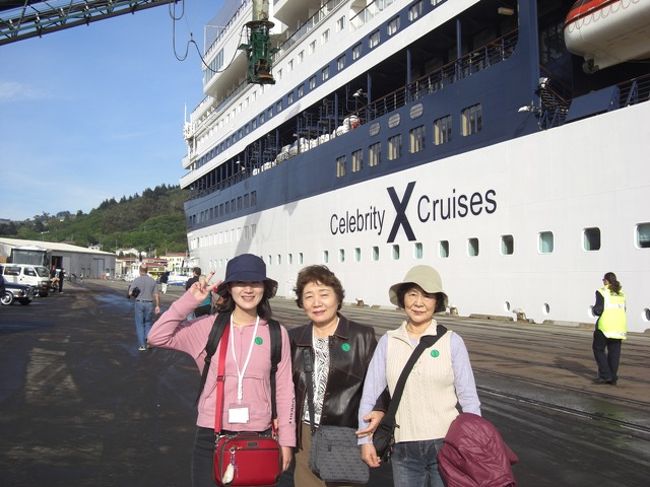 翌日はダニーデンへ寄航。<br />連日の寄航。<br />私たちはタイエリ峡谷鉄道に乗って少し遠出します。<br />汽車はマーキュリーの目の前まで来ていました。<br />