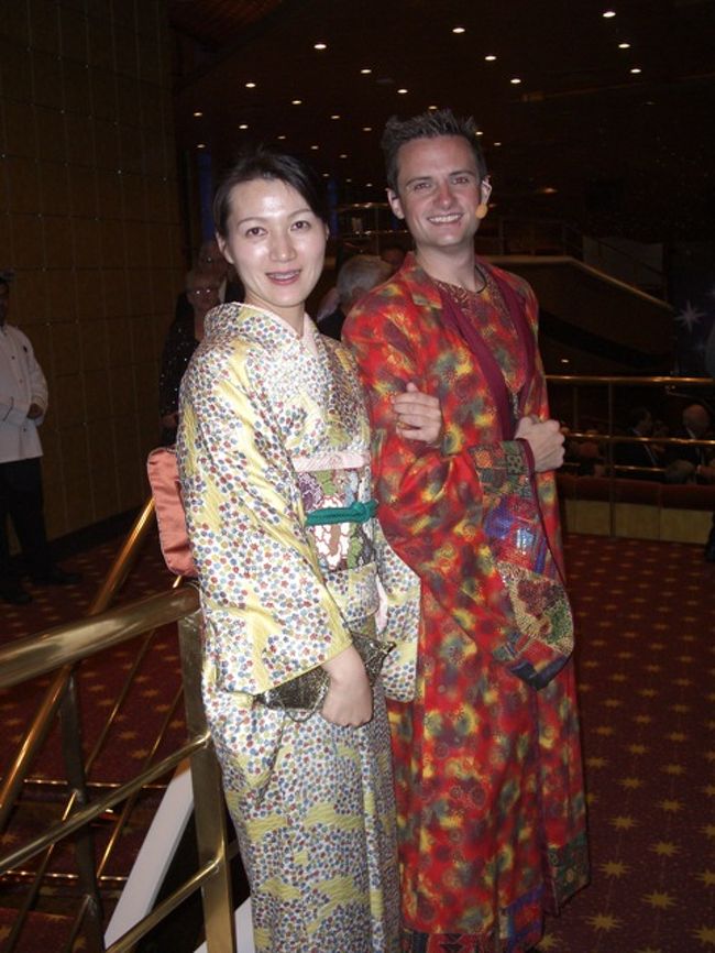 セレブリティシンガーのイケメン君と。<br />レベルの高いステージで乗客を魅了してくれます。