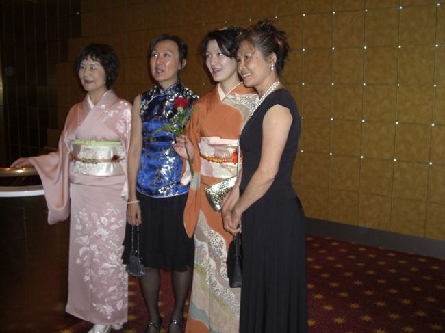 着物を着ていると、船内のいろんな国々の人に声をかけられます。ちょっと得した気分。<br />ラブリー、ワンダフル、ビューティフルと絶賛されました。