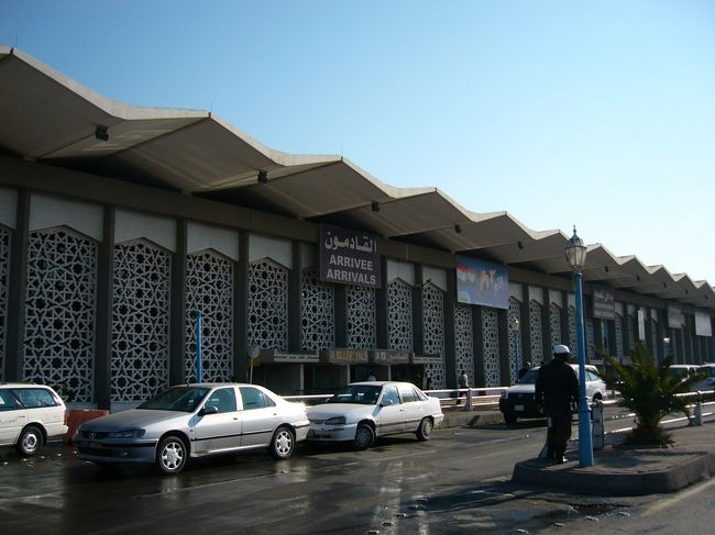 ダマスカス空港到着です。関西空港発２３：１５〜ドバイ着５：５５　ドバイ発７：１５〜ダマスカス着８：５０　これから観光です！