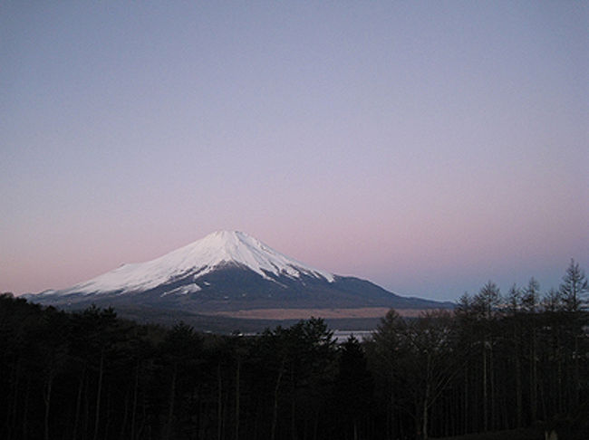 そして朝です。空がかすかにピンクに染まってきました。