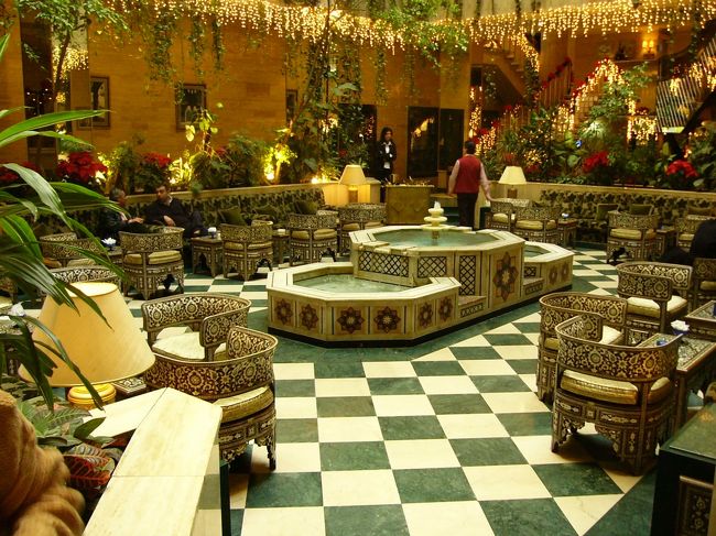 ゆったりできるソファーがあります。