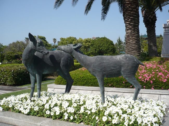 ホテルの敷地には馬の銅像なんかもあります。