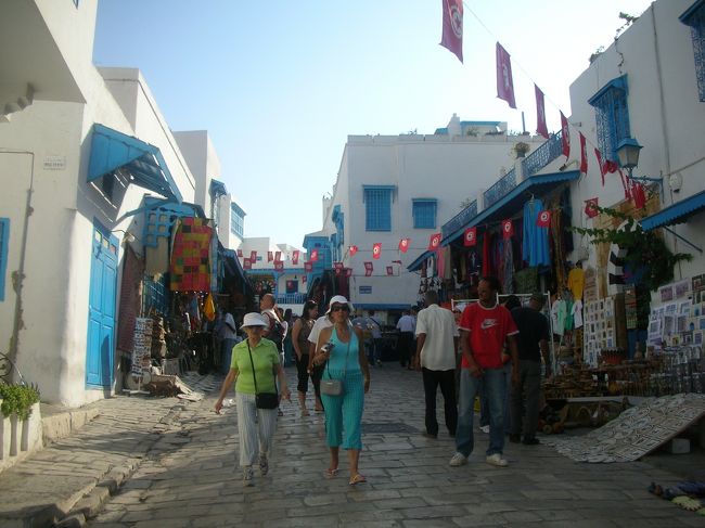 また高い金額ふっかけられるのも嫌なので店を覗くのみでした。<br />