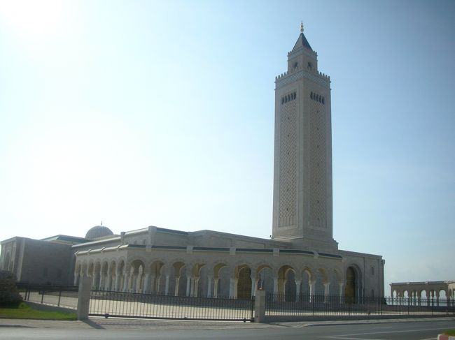 復路で必死に取った写真。大聖堂だとか。