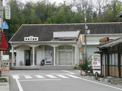 よしの川ブルーラインの愛称で親しまれているJR四国徳島線の阿波川島駅