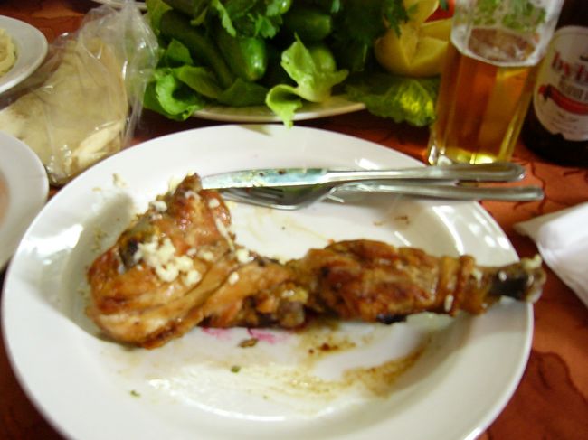 メイン料理はチキンのガーリック焼きです。ガーリックがかなり効いてます。チキンはすごくやわらかかったな〜〜