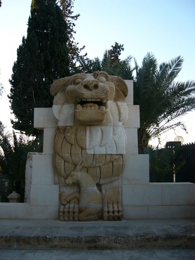 続いてはライオンがお出迎え。