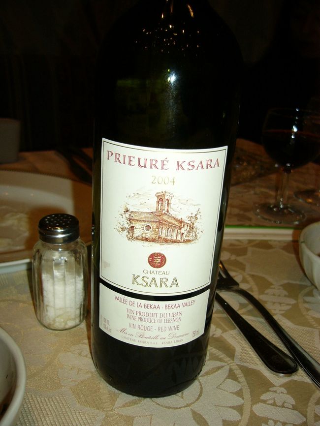 夕食にはワインをいただきました。シリアワインです。シリアはイスラムの国ですが、キリスト教徒もいるし、（１０％くらい？）ビール・ワインも作ってます。