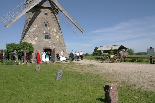 結婚式だった。心のこもった手作りの結婚式。<br />親の見栄のために大勢集めて豪華さを競うどこぞの国とは大違いだ。