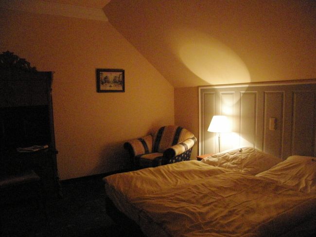 たっぷり遊んでいつものホテル(Le Garage)に到着したのが21時になるころ。<br />相変わらず素敵なお部屋で満足、満足。