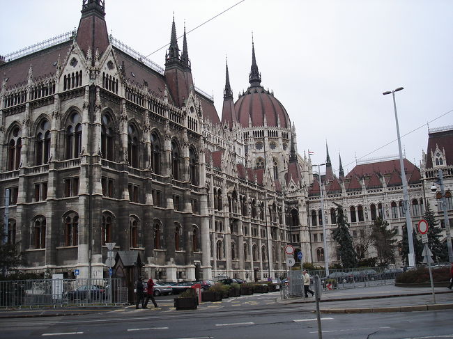 ハンガリー国会。<br />見学ツアーに参加したかったけど、時間があわずあきらめました。