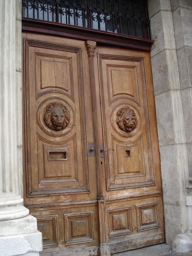 一般の住宅の入り口のドア。<br />おしゃれ♪