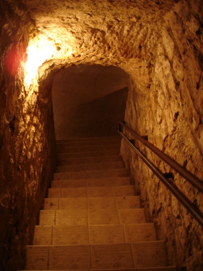 地下宮殿。<br />すんごい湿気です。