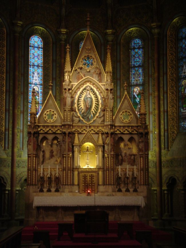 教会の内部。<br />歴代王の戴冠式はここで行われていたようです。