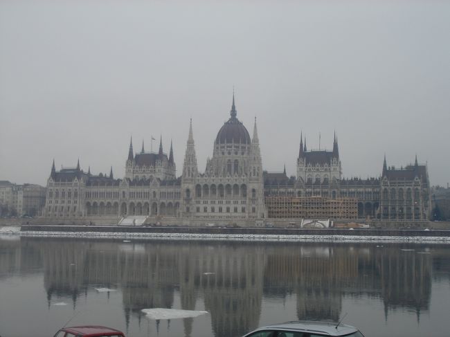 国会議事堂と言うよりまるで宮殿！