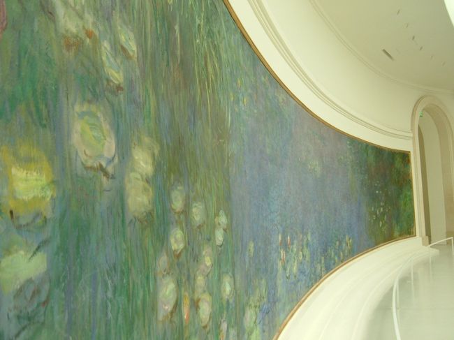 オランジェリー美術館<br />モネの睡蓮