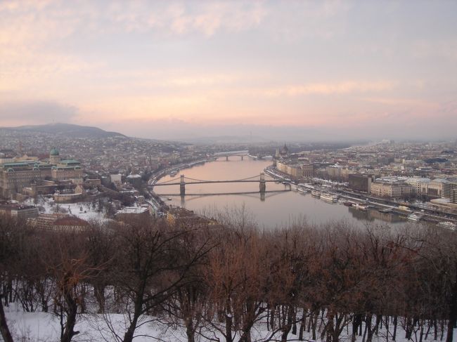 ゲッレールとの丘からの景色。<br />雪道を苦労して登ってきた甲斐がありました。<br />