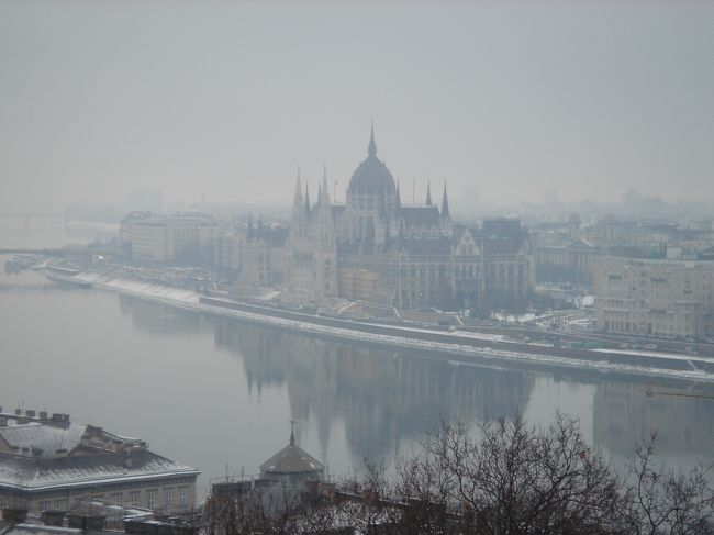 王宮からの景色もきれいで遠くに国会議事堂が見えます。