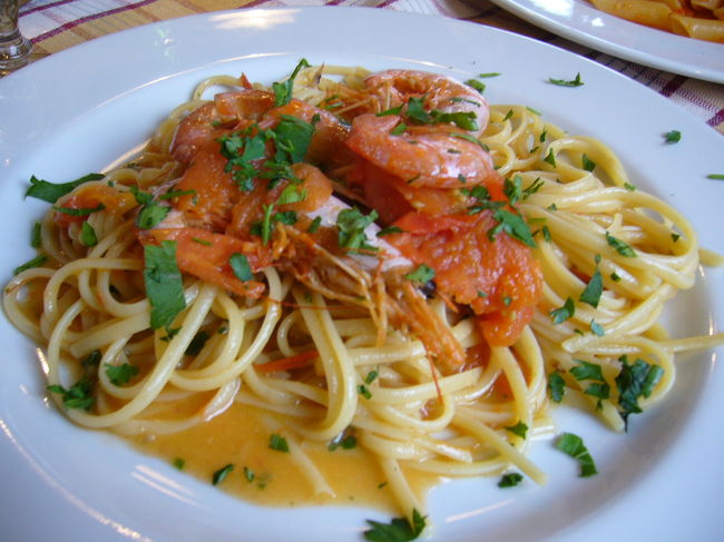 ランチで食べたえびのパスタ。えびエキスたっぷりのトマトソース味。