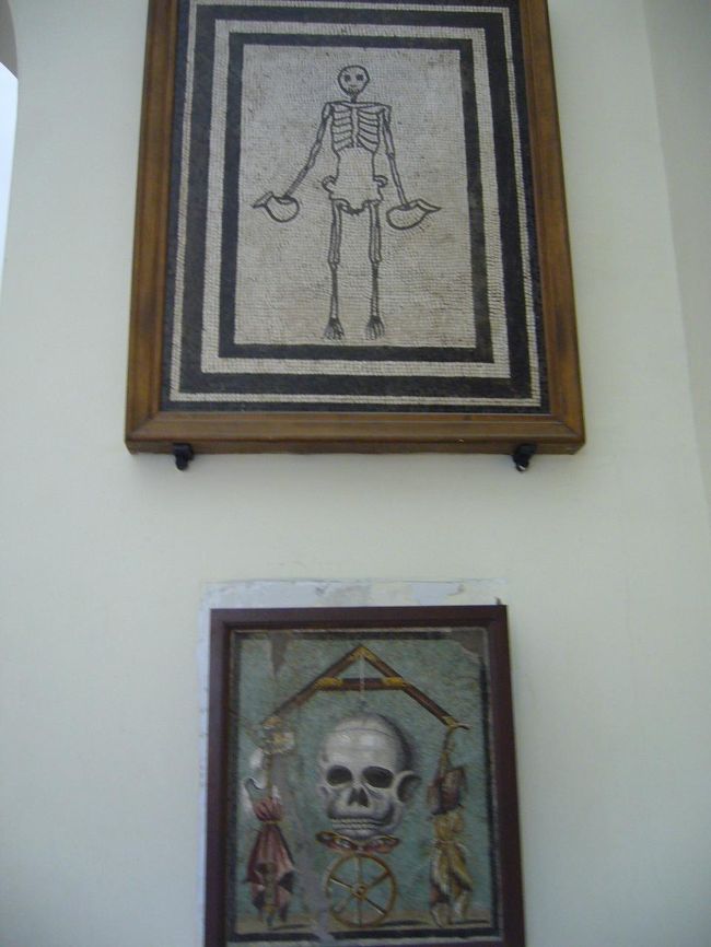 こんなガイコツの絵も。。。