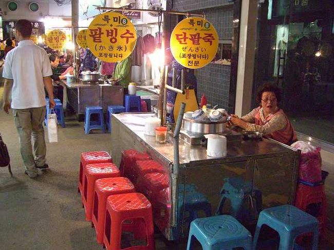 韓国でも「ぜんざい」<br /><br /><br />ぜんざいの屋台です。<br />そう、あの「ぜんざい」です。<br />何となく日本の物と違うような気がしますが・・・