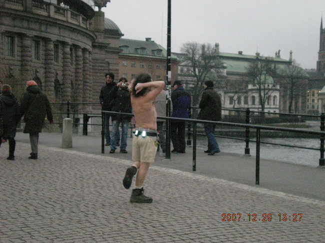 Crazy man発見！<br /><br />今12月末です。。。