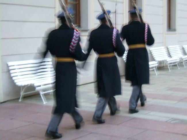 写真をとってると兵隊さんハケーン！！<br />ギリシャでもみましたが興奮して撮影しちゃいました。