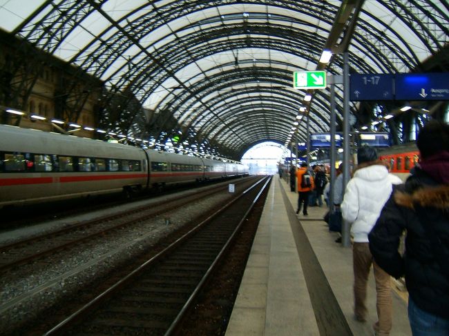 この日は朝からドイツのドレスデンを目指します。<br />他の国に日帰りで！？って思いきやプラハからはそう遠くないのです。<br />