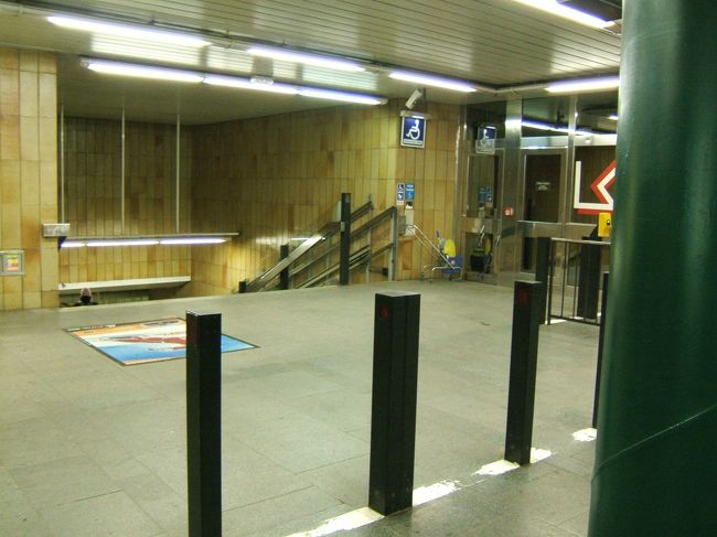 軽く酔いながら、駅からホテルへ移動。