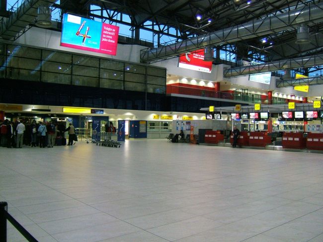 旅行の最終日です。もう帰るだけ。<br />朝早くに起き、空港へ。