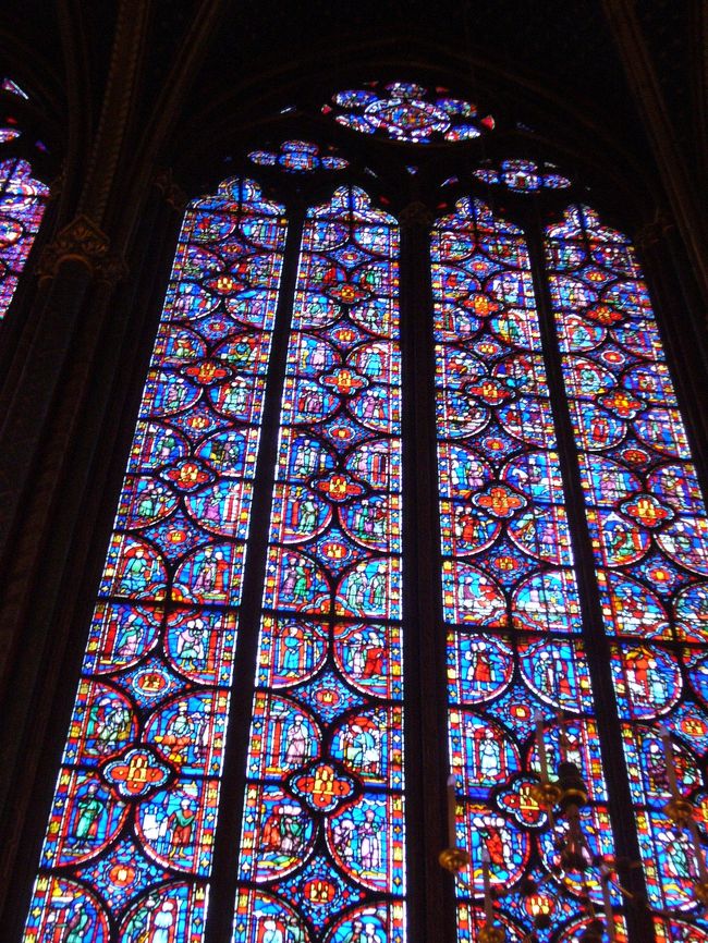 サントシャペル内部のステンドグラス。<br />息をのむほど素敵でした。