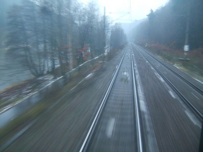 走りだして数十分が経ち、最後尾の車両に移動し景色を眺める。景色は最高でしたよ。