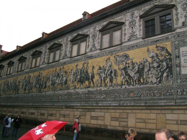 君主の行列です。<br />壁画なのですが、端から端まで結構あります。<br />