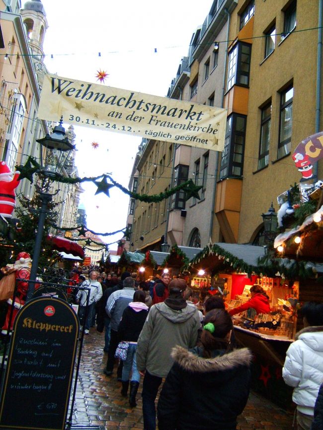 街中の人が参加してるのではないかと思わせるほど混んでました。<br />ウィンナーはどこだ！？