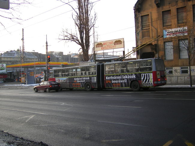 こっちはトロリーバス。