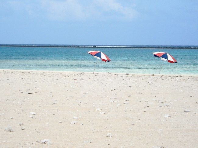 紫外線が強烈なので、<br />パラソルは不可欠。