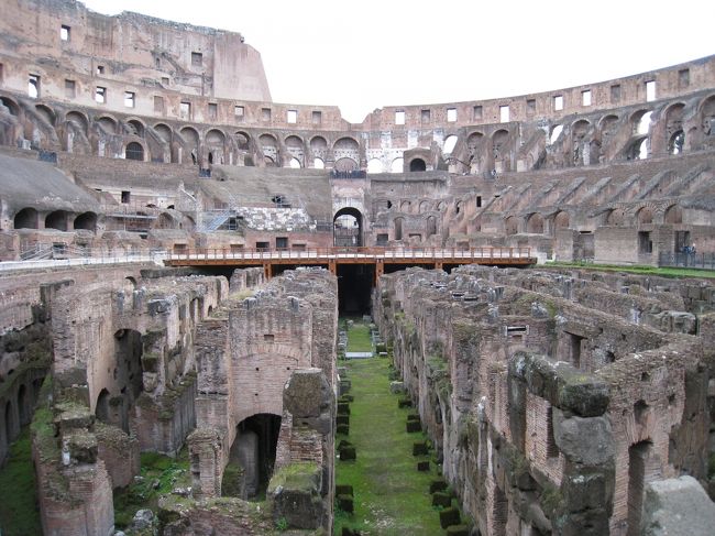 コロッセオ内部<br /><br />円形闘技場