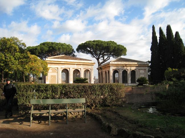 リヴィアの家<br /><br />このあたりは古代ローマ期の高級住宅地だったとのこと<br /><br />