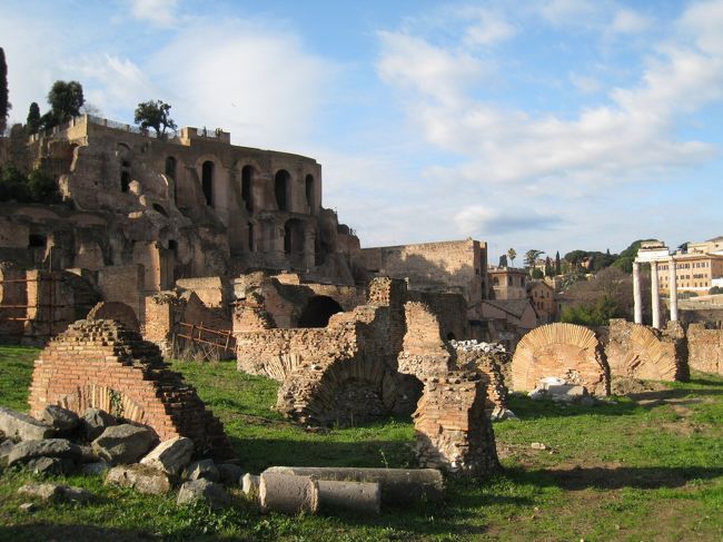 丘を一周して、フォロ・ロマーノの方に戻りました。
